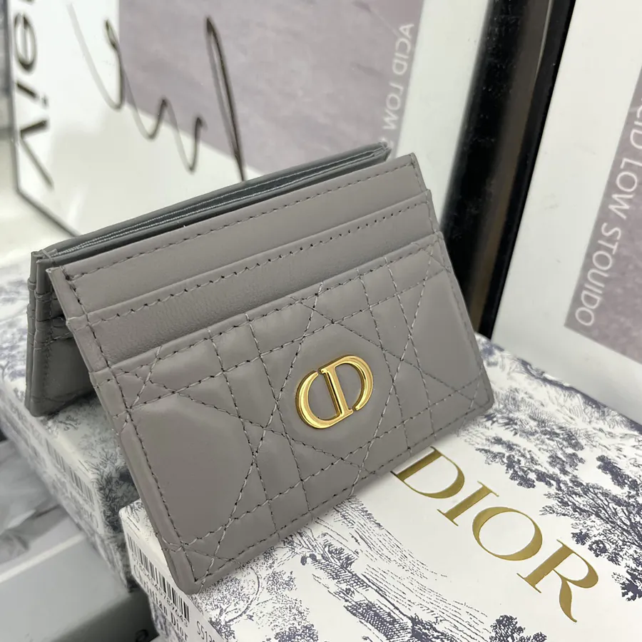 Caro Five Compartment Wallet in Grained Leather