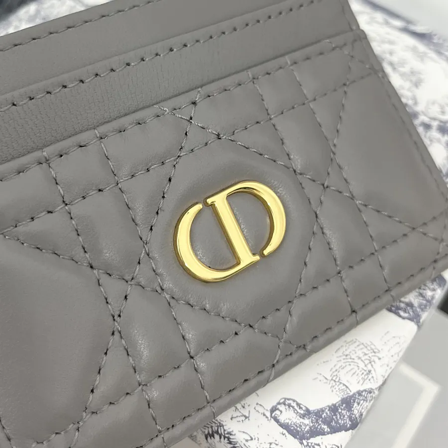 Caro Five Compartment Wallet in Grained Leather