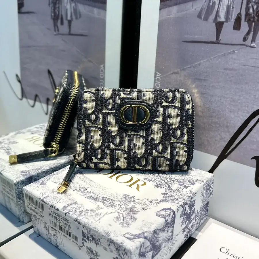 30 Montaigne Voyageur Mini Bag Classic Design, Elegant Style