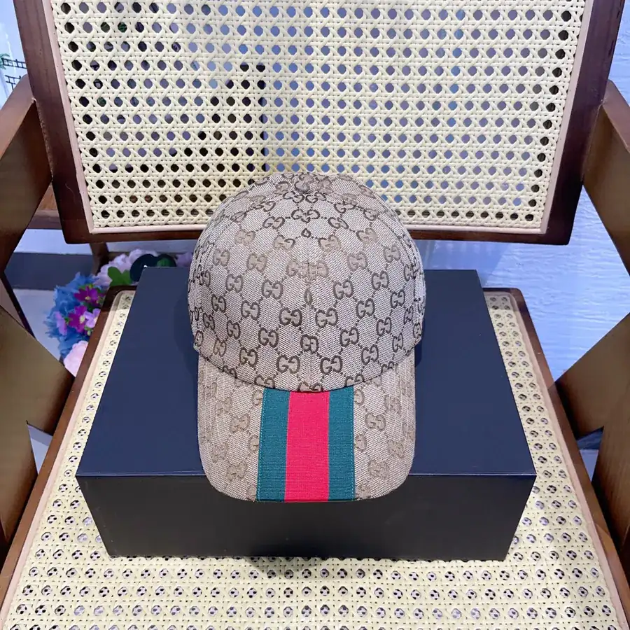 G Family Baseball Cap Matched with Xiao Zhang's Style