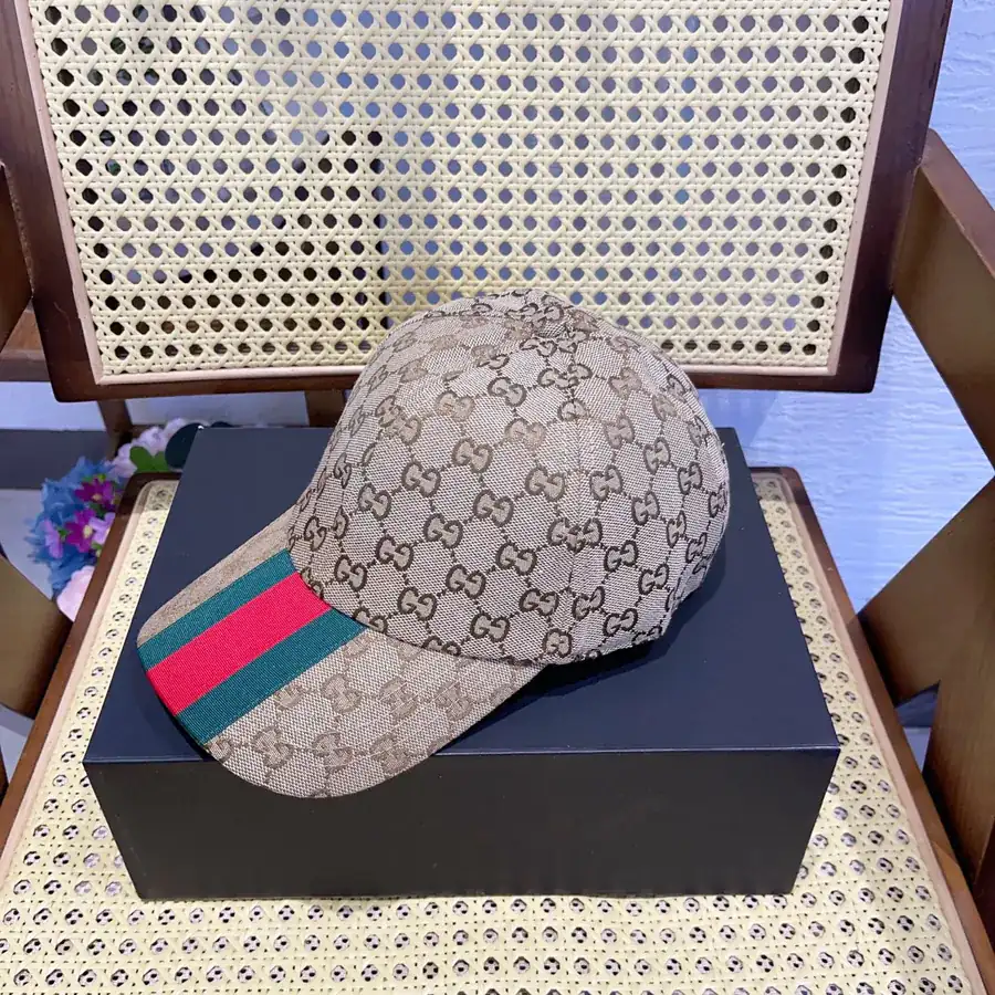 G Family Baseball Cap Matched with Xiao Zhang's Style