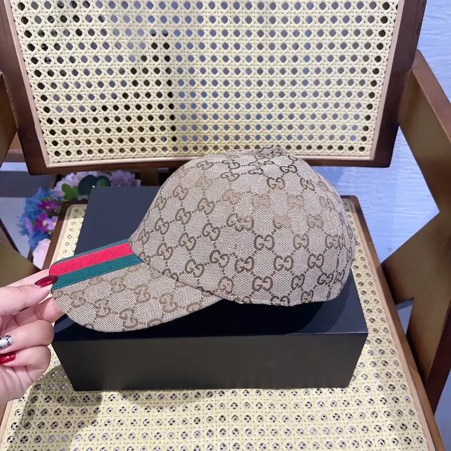 G Family Baseball Cap Matched with Xiao Zhang's Style
