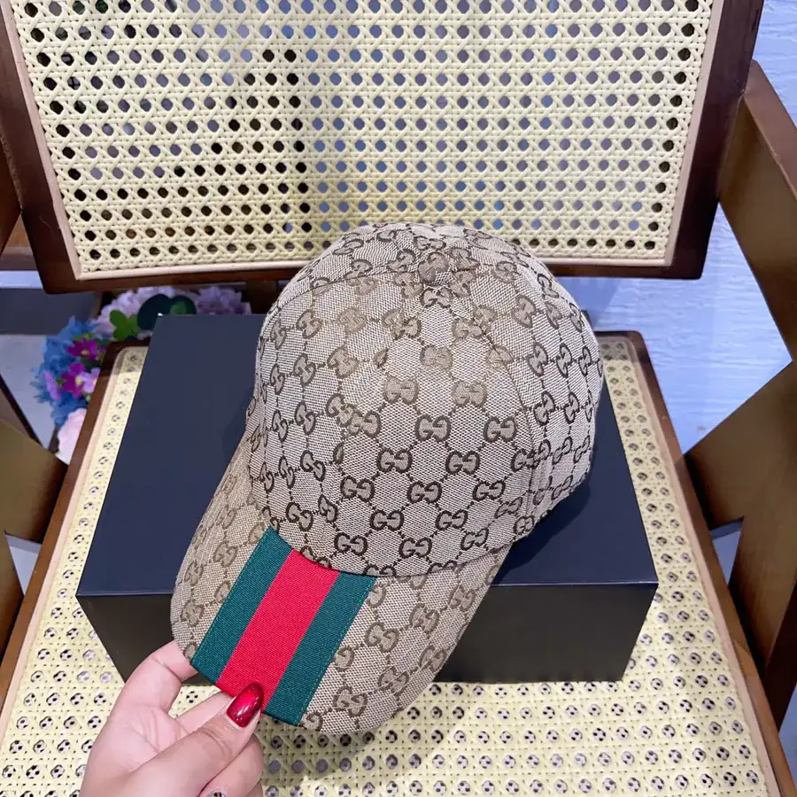 G Family Baseball Cap Matched with Xiao Zhang's Style
