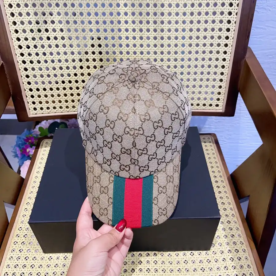 G Family Baseball Cap Matched with Xiao Zhang's Style