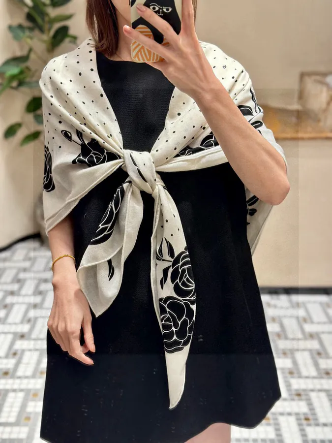 Channel • New Small Chanel Rose Collection Black