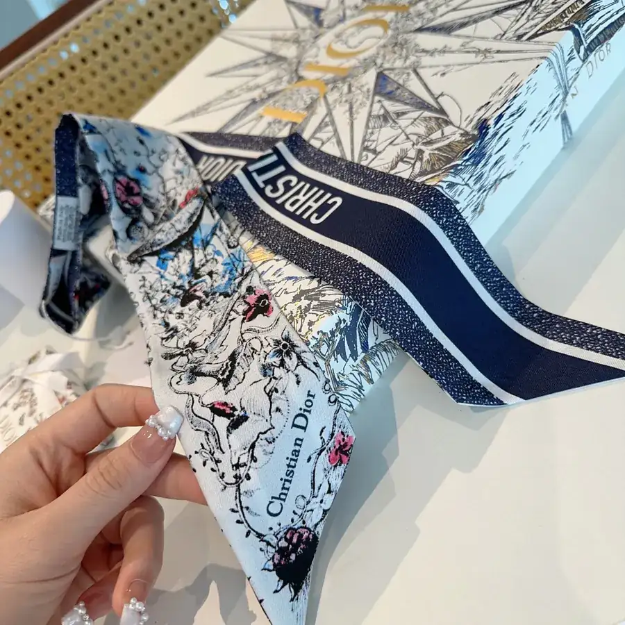 D Home Jardin Magique Print Mitzah Scarf