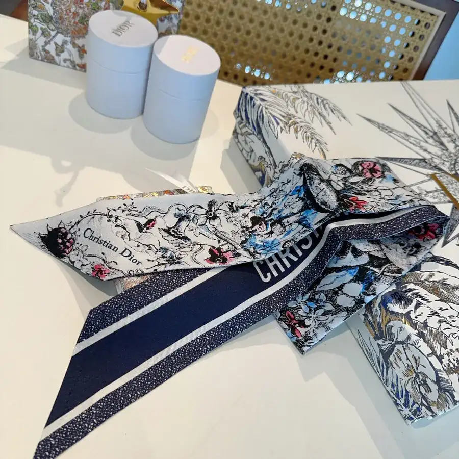D Home Jardin Magique Print Mitzah Scarf