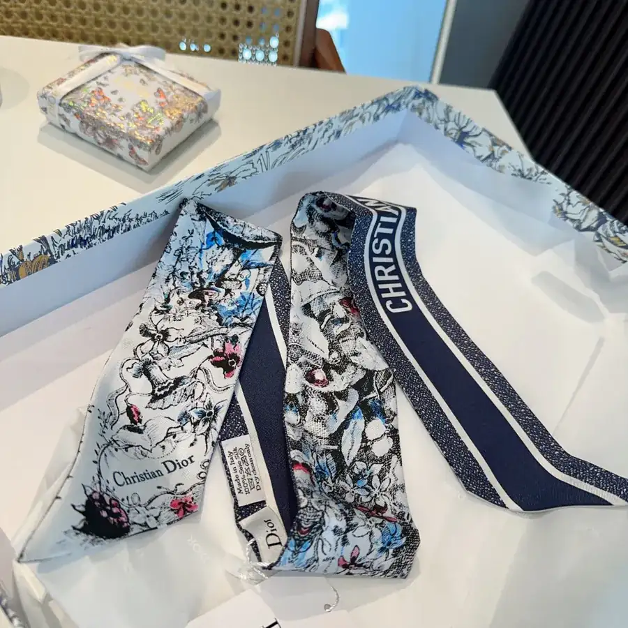 D Home Jardin Magique Print Mitzah Scarf