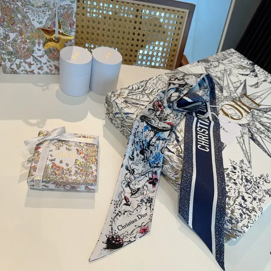 D Home Jardin Magique Print Mitzah Scarf