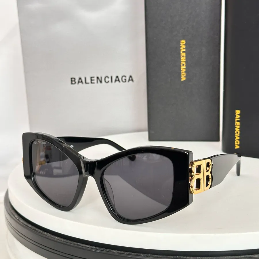 BaleNCIAG Paris Bucket Bag