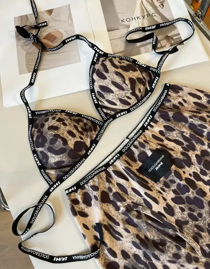 D&G Duolingo New Split Strap Design Black and White SM