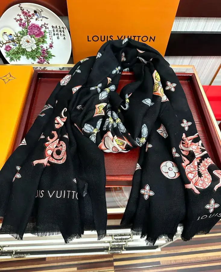 L Family 2024 New Collection Wool Scarf