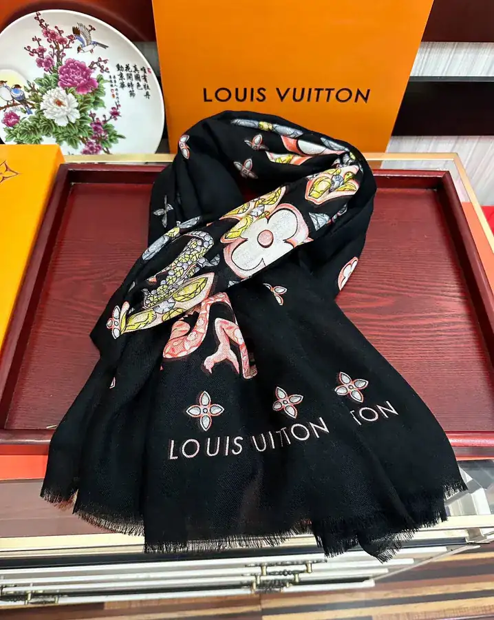 L Family 2024 New Collection Wool Scarf
