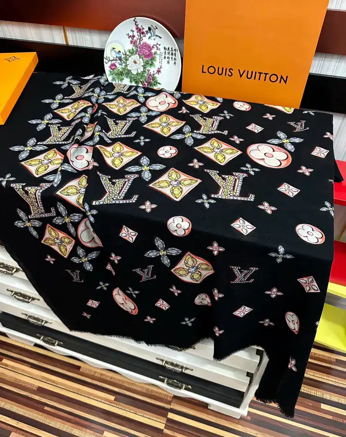 L Family 2024 New Collection Wool Scarf