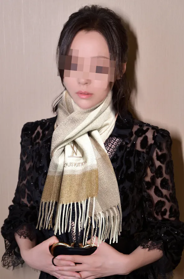 2024 L Family Grained Calfskin Scarf