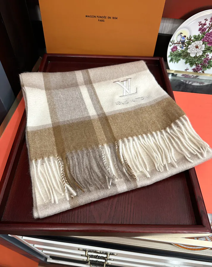 2024 L Family Grained Calfskin Scarf