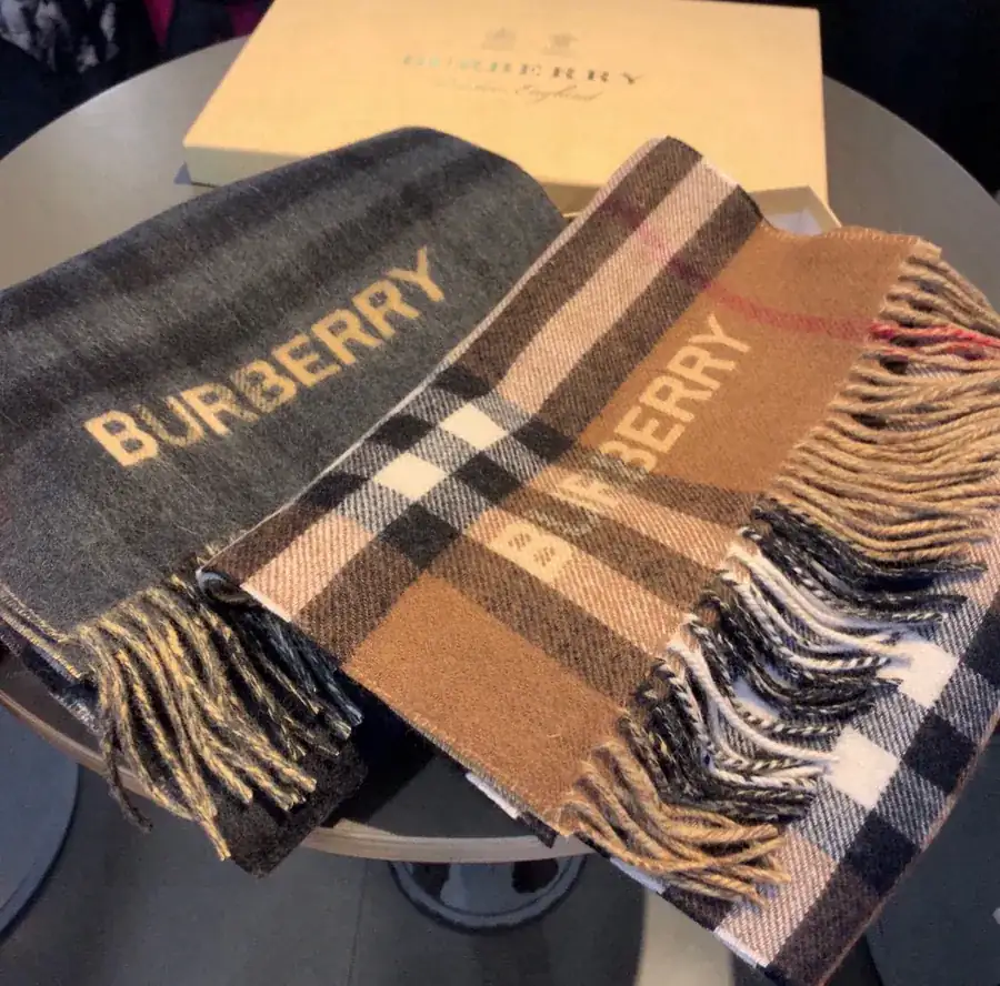 B Brand Contrast Pattern Cashmere Scarf