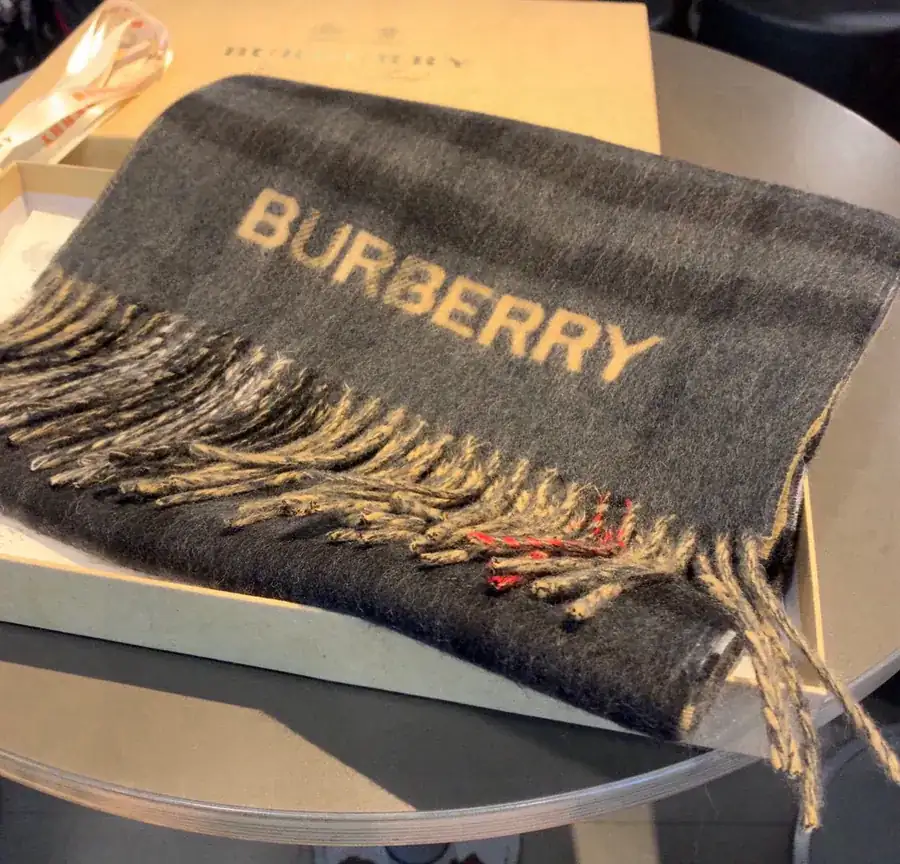B Brand Contrast Pattern Cashmere Scarf