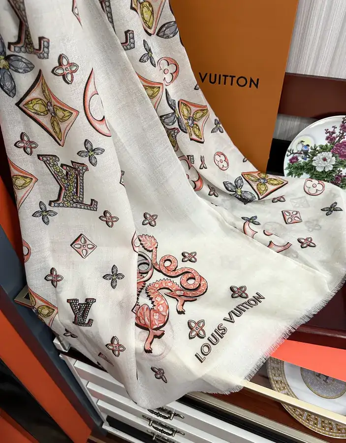 L Family 2024 New Collection Wool Scarf