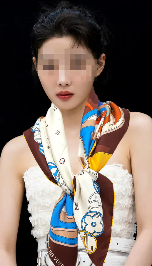 L Family 2024 New Arrival 90x90cm Silk Twill Scarf with Handmade Rolled Edges