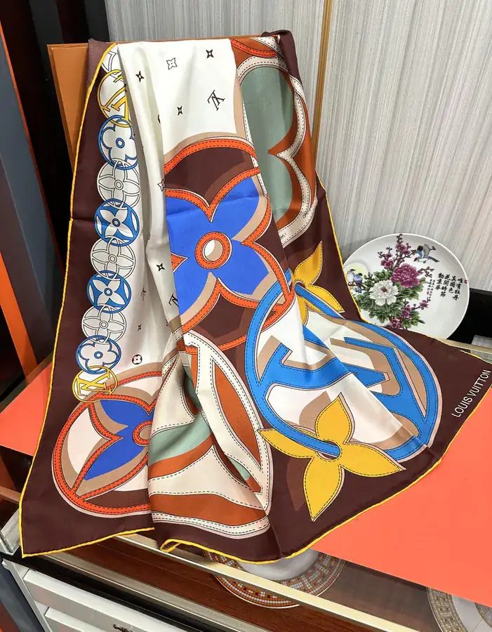 L Family 2024 New Arrival 90x90cm Silk Twill Scarf with Handmade Rolled Edges