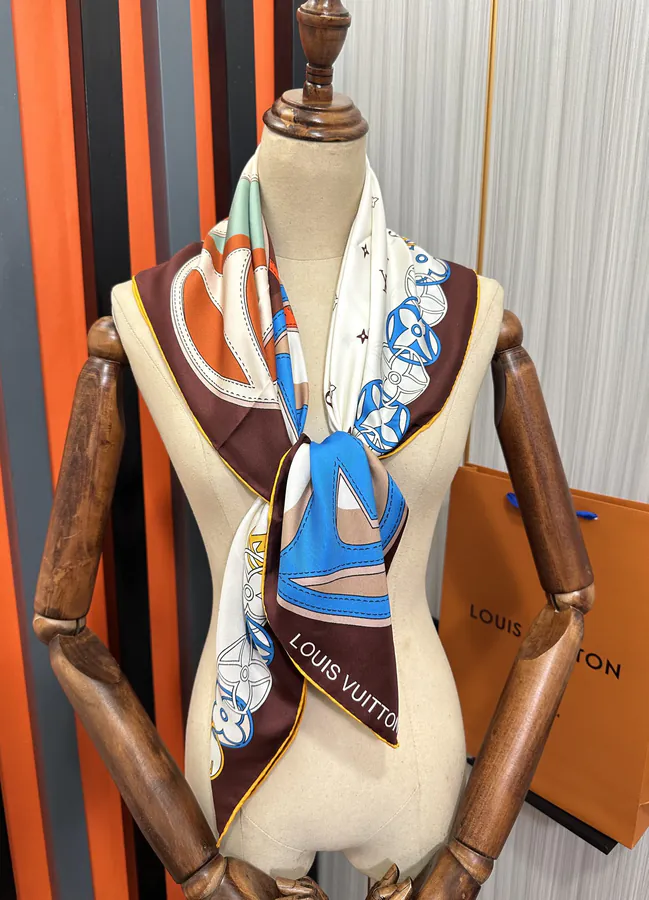 L Family 2024 New Arrival 90x90cm Silk Twill Scarf with Handmade Rolled Edges