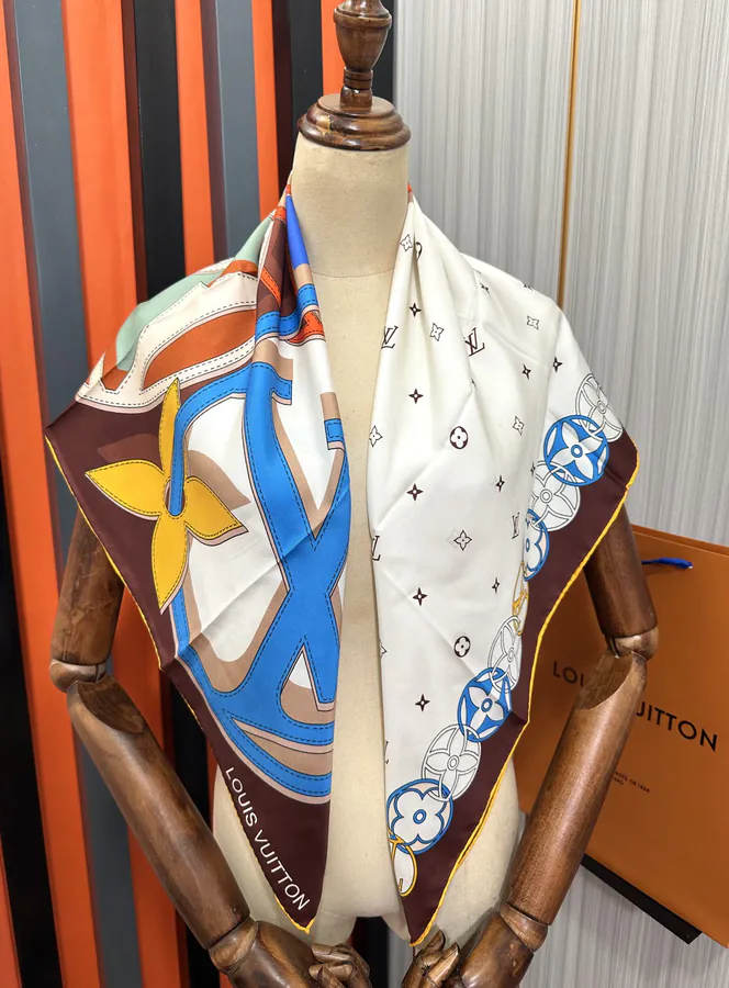L Family 2024 New Arrival 90x90cm Silk Twill Scarf with Handmade Rolled Edges