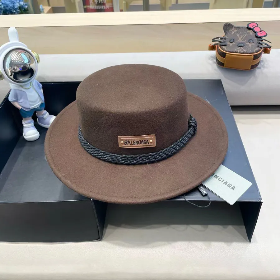 Parisian Bucket Hat in White and Khaki