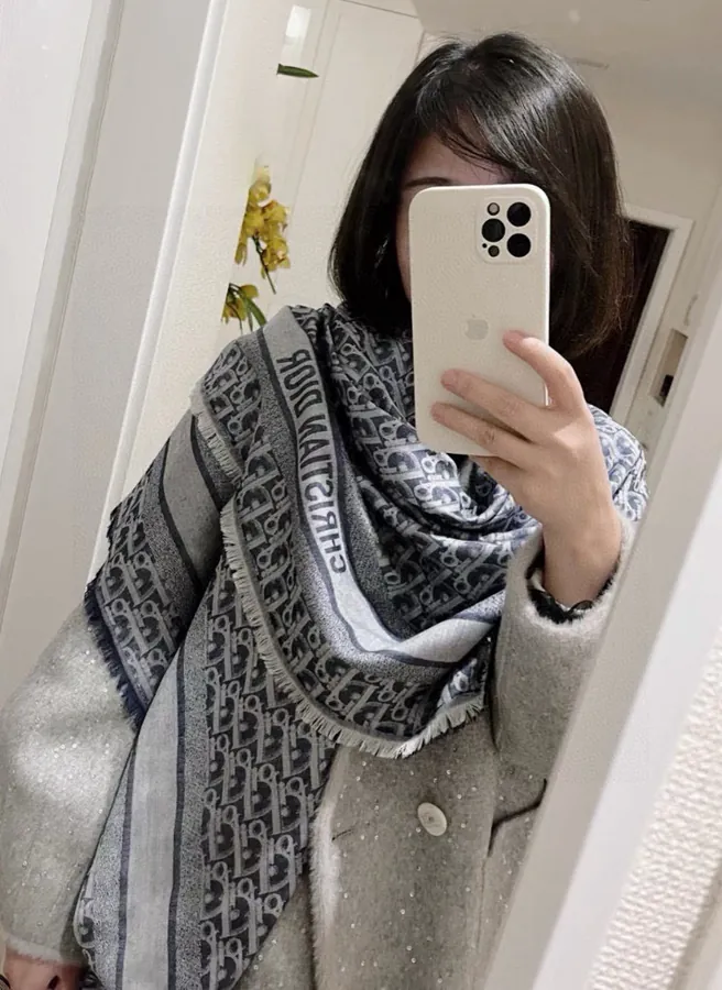 D Classic Flower Pattern Scarf 140