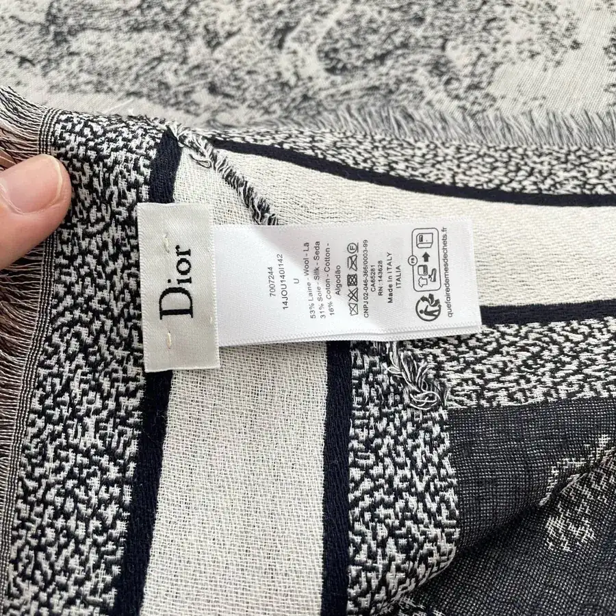 D Home Scarf Wrap with Classic Animal Print