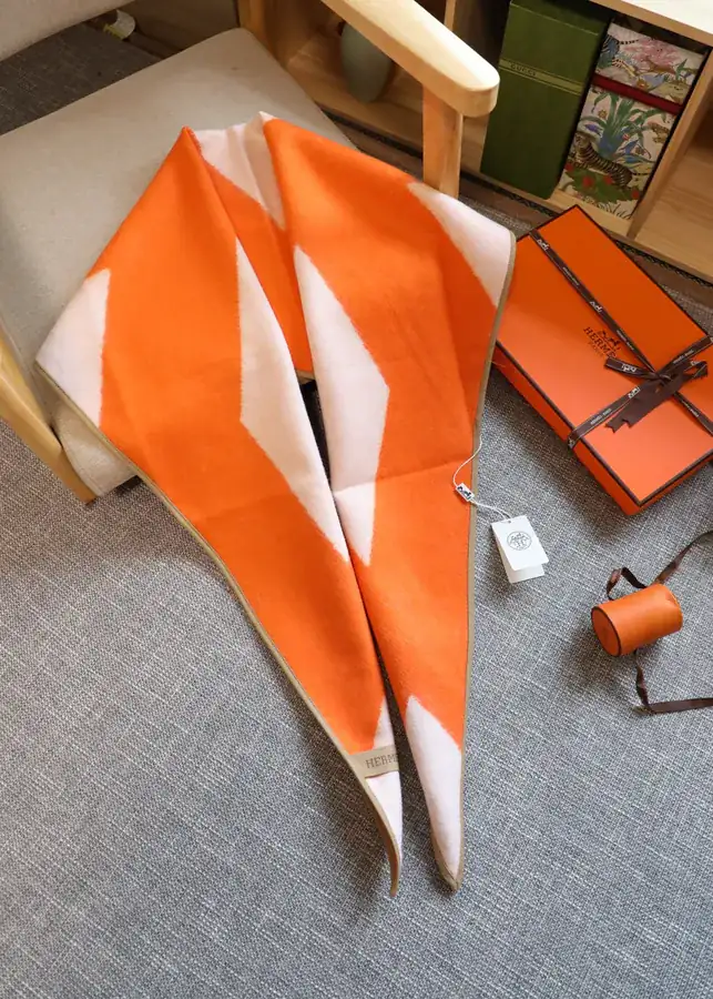 H House Unique Rhombus Cashmere Scarf