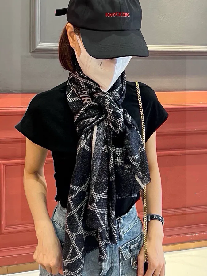 D藤格纹长巾 羊绒面料奢华设计