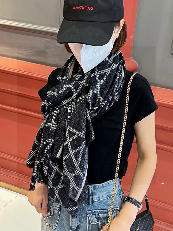 D藤格纹长巾 羊绒面料奢华设计