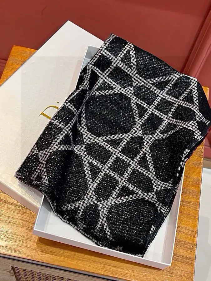 D藤格纹长巾 羊绒面料奢华设计