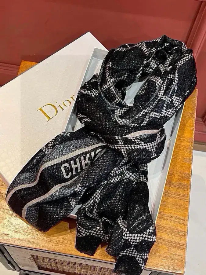 D藤格纹长巾 羊绒面料奢华设计