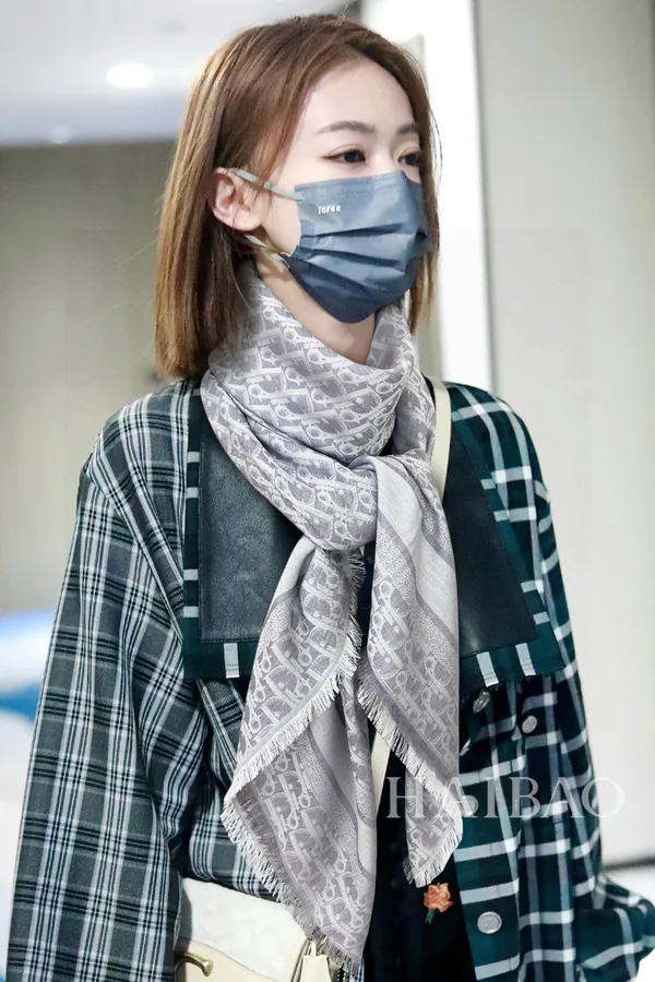 D Classic Flower Print Scarf 140