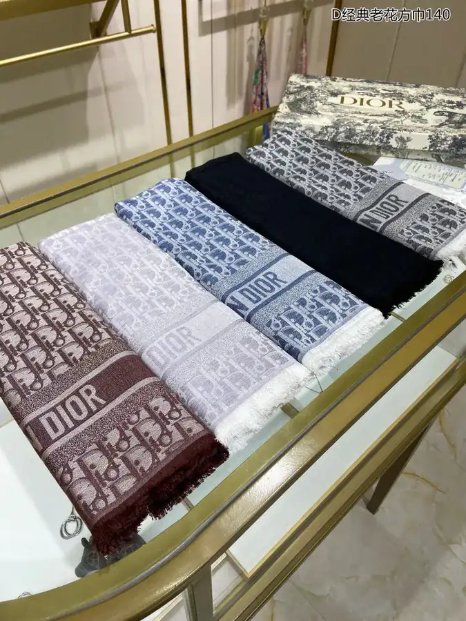 D Classic Flower Print Scarf 140