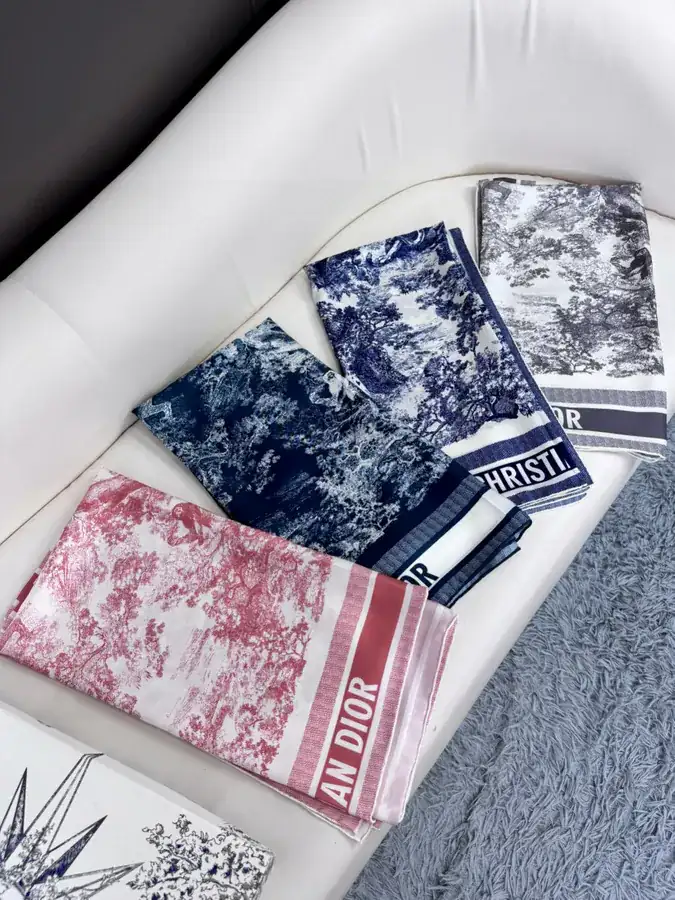 D House Animal World Silk Scarf