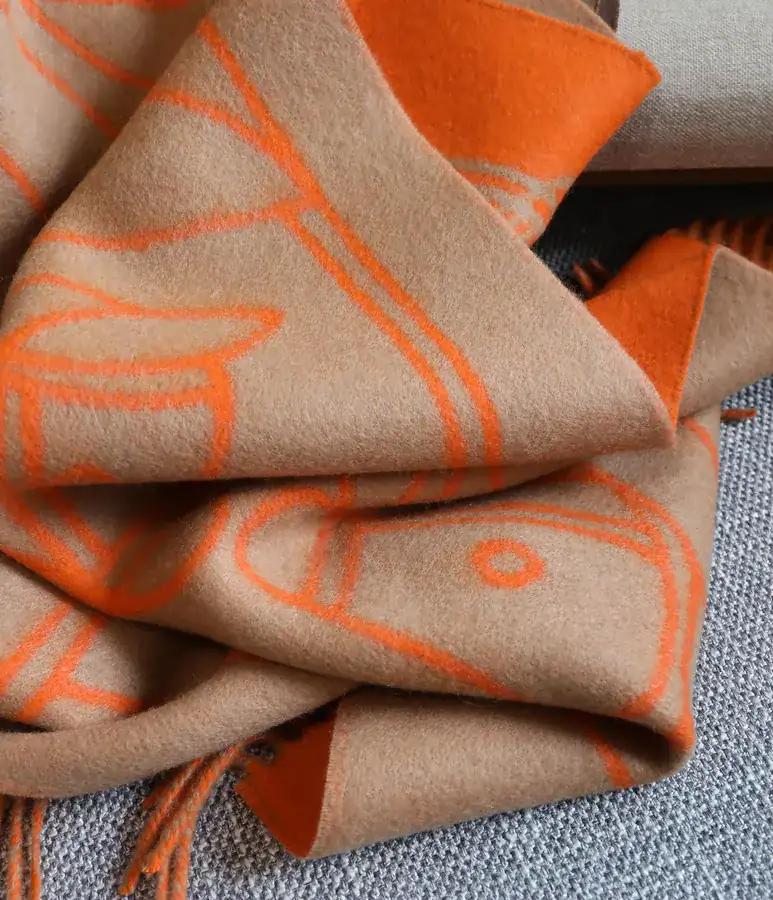 H House Double Face Horsehead Shawl