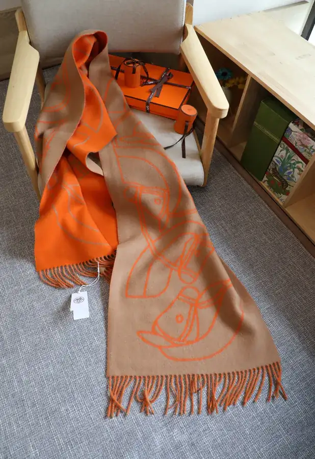 H House Double Face Horsehead Shawl