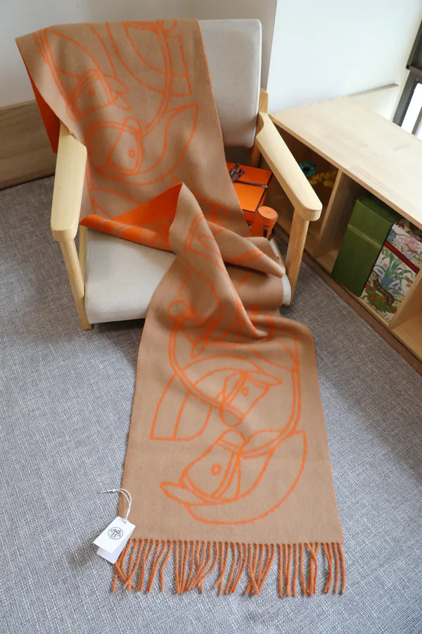 H House Double Face Horsehead Shawl