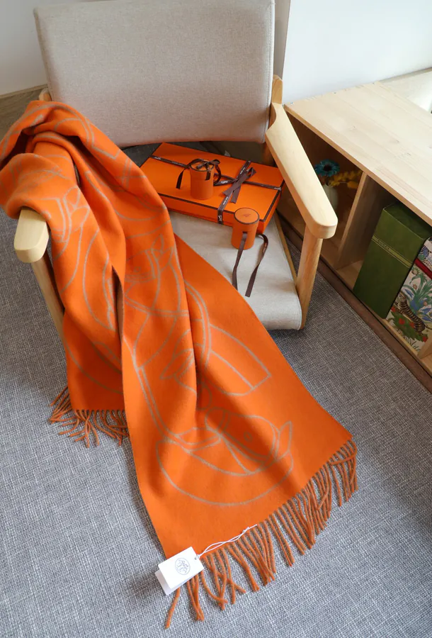 H House Double Face Horsehead Shawl