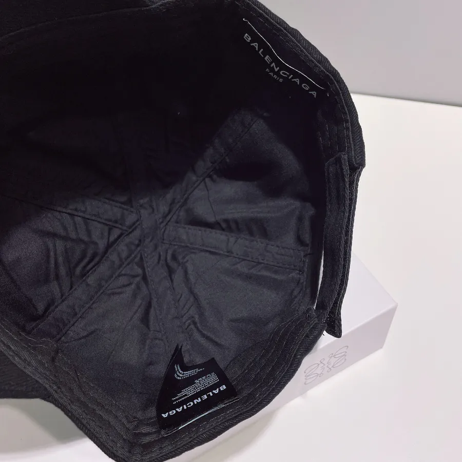 Parisian Brand New Embroidered Baseball Cap with Dust Bag