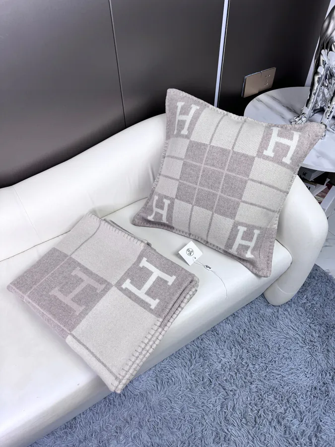 H Family Premium Cashmere Blanket 170x135cm
