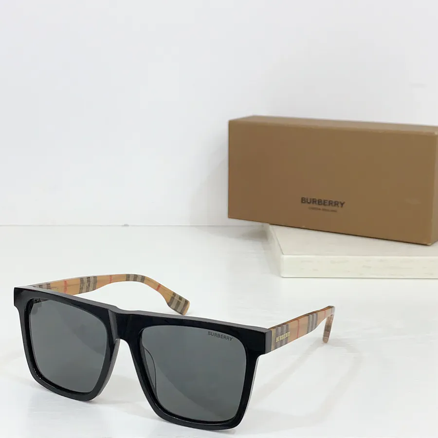 P95 Burberr* Barbour Square Sunglasses