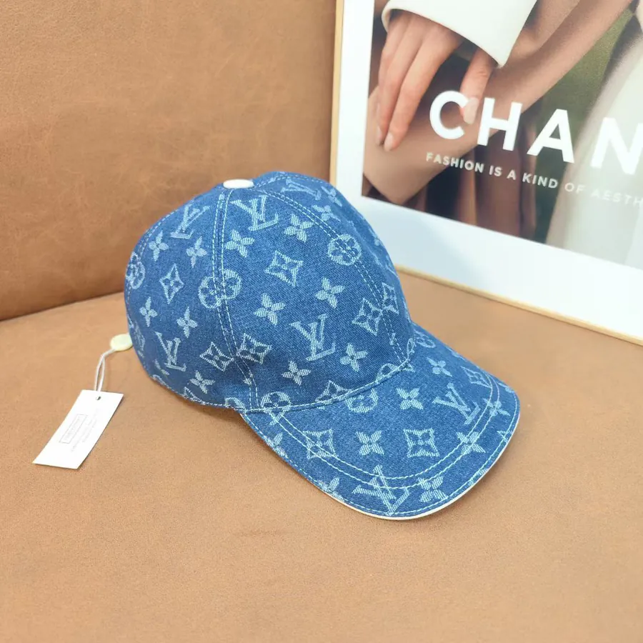 L Brand New Bucket Hat with Vintage Floral Pattern
