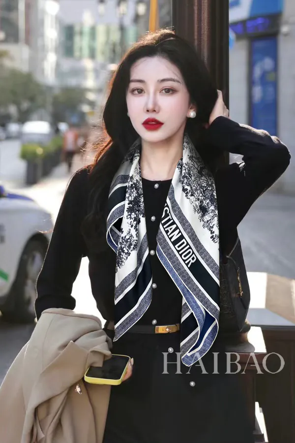 D菇伊 Jungle Double Sided 90cm Silk Scarf