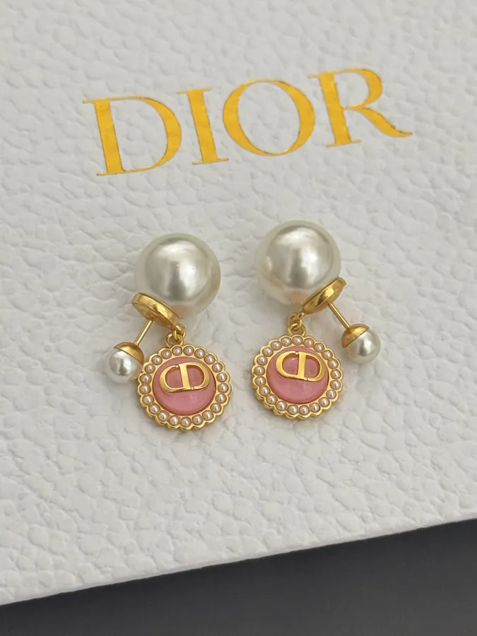 D琉璃珠耳钉 Elegant and Delicate Design