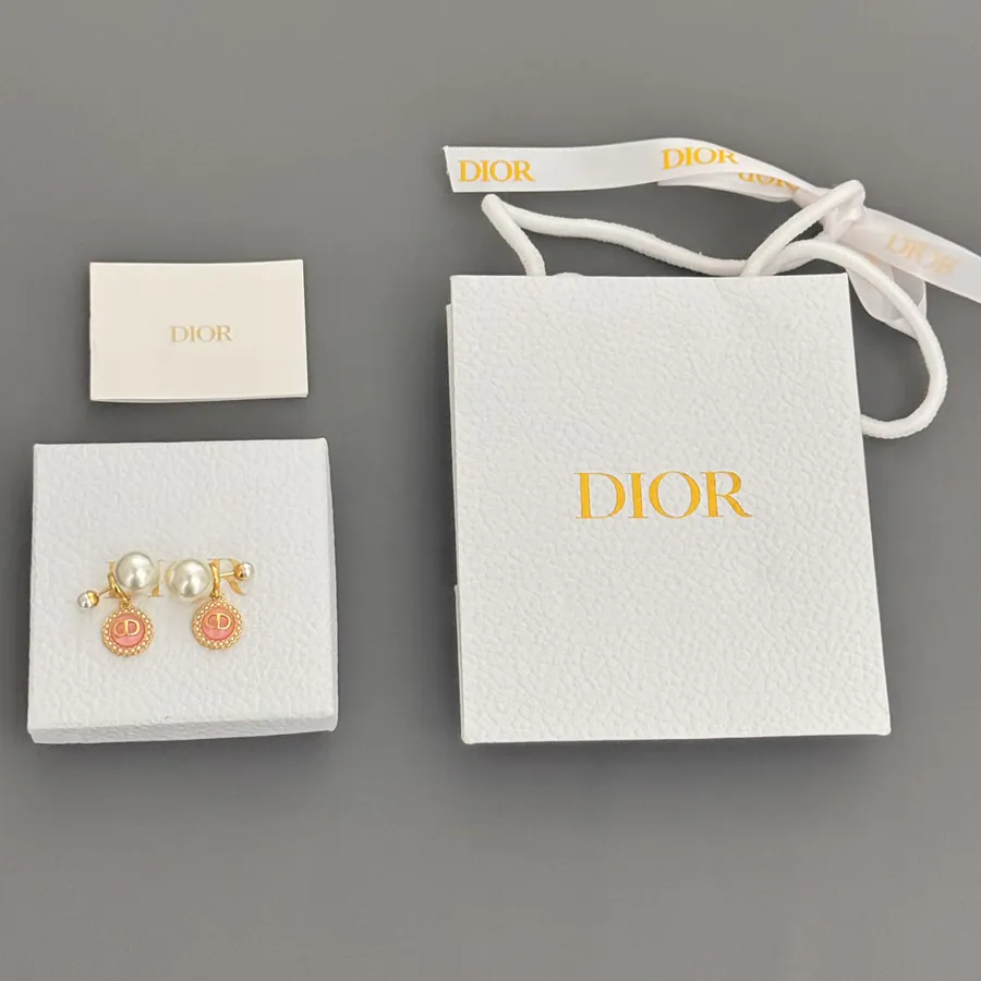 D琉璃珠耳钉 Elegant and Delicate Design