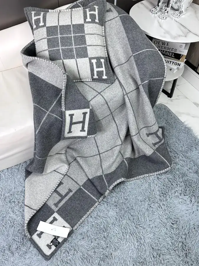 H Family Premium Cashmere Throw Blanket Classic Design, 170x135cm